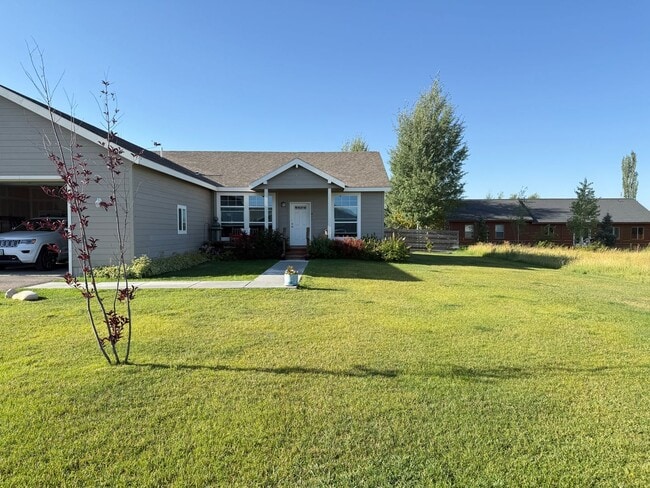 911 Rachel Rd in Victor, ID - Building Photo - Building Photo