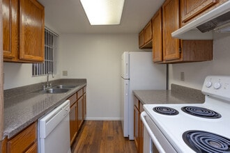 Catalina Crossing Apartments in Oro Valley, AZ - Building Photo - Building Photo