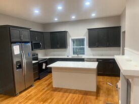 56 June St, Unit Unit 1 in Worcester, MA - Building Photo