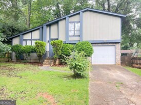 9028 Raven Dr in Jonesboro, GA - Building Photo