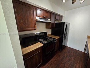 2622 NW 33rd St in Oakland Park, FL - Building Photo - Building Photo