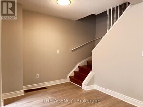 477-477 Dean Ave in Oshawa, ON - Building Photo - Building Photo