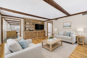 215 Stoney Lea Rd in Dedham, MA - Building Photo - Building Photo