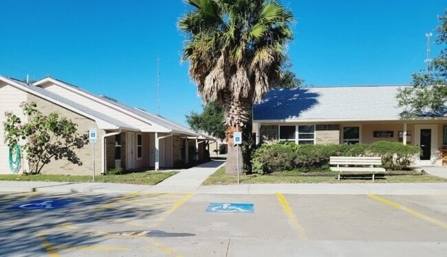 602 W Commons St in Refugio, TX - Building Photo - Building Photo