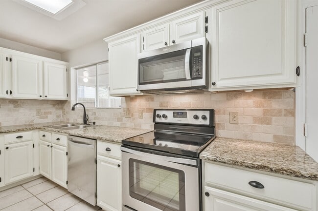 property at 3414 Kings Mountain Dr
