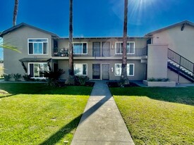 Crestwood Courtyard Apartamentos