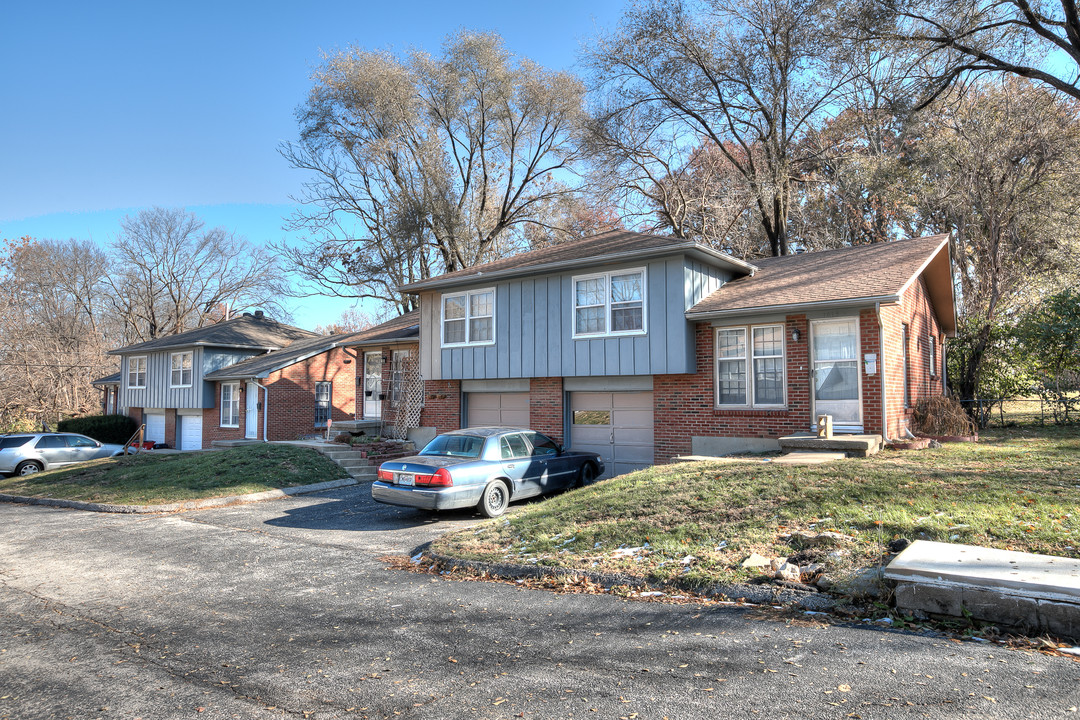 1013 E Stone St in Independence, MO - Building Photo