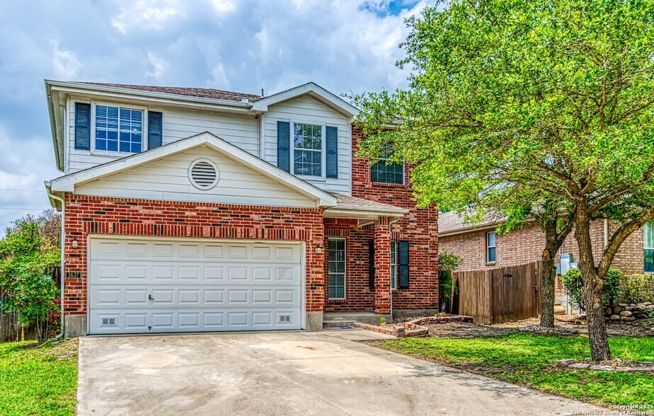 2637 Gallant Fox Dr in Schertz, TX - Building Photo