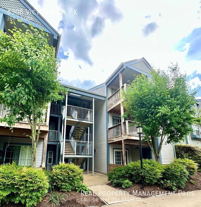 6908 Victoria Dr in Alexandria, VA - Building Photo