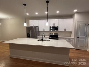 4811 Victoria Ave in Charlotte, NC - Building Photo - Building Photo