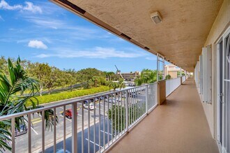 5810 Crystal Shores Dr in Boynton Beach, FL - Building Photo - Building Photo