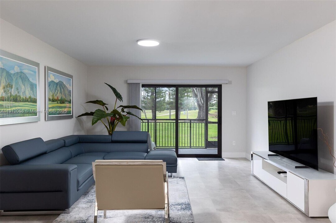 16171 Blatt Blvd in Weston, FL - Foto de edificio