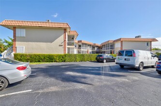 2201 SE 9th St in Pompano Beach, FL - Foto de edificio - Building Photo