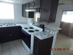 2185 Exeter Dr in Las Vegas, NV - Building Photo - Building Photo