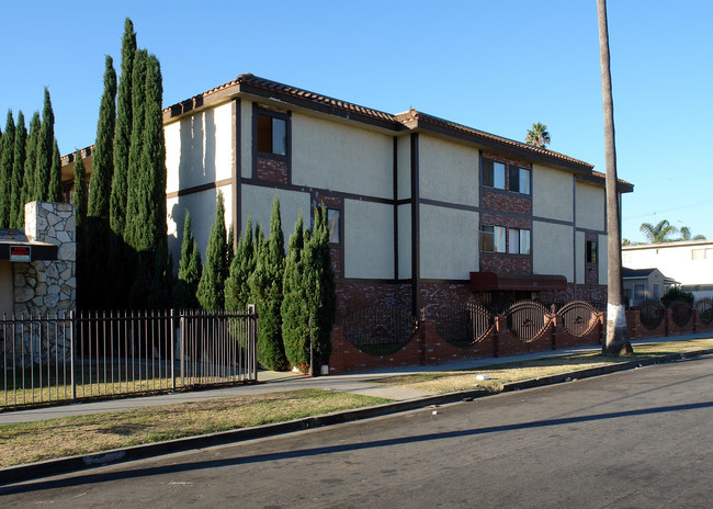 510 E 97th St in Inglewood, CA - Foto de edificio - Building Photo