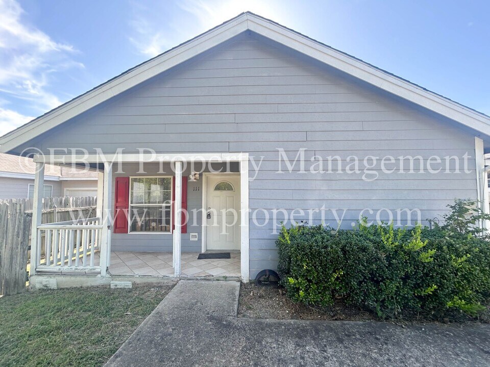 111 5 Points Rd in Waxahachie, TX - Building Photo