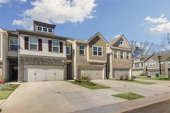 2176 Flying Spur Dr in Lithonia, GA - Building Photo - Building Photo