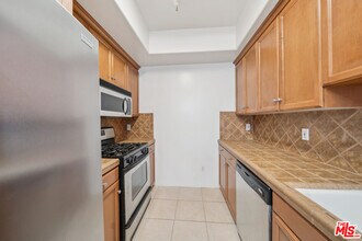 2335 S Bentley Ave in Los Angeles, CA - Building Photo - Building Photo