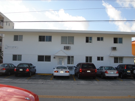 Treasure Bay in Miami Beach, FL - Foto de edificio - Building Photo