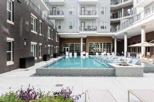 Mirasol Park Lane in Dallas, TX - Building Photo