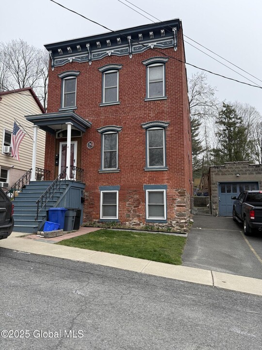 4 Lawrence St in Rensselaer, NY - Building Photo