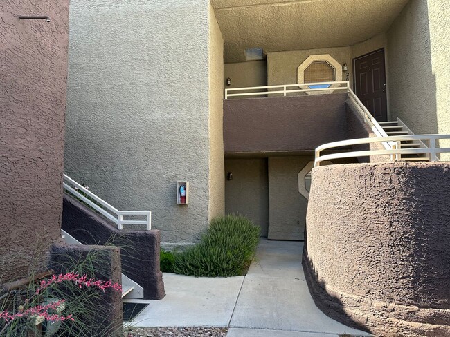 5016 S Rainbow Blvd in Las Vegas, NV - Foto de edificio - Building Photo