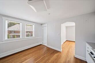 14 Hartwell St in Waltham, MA - Building Photo - Building Photo