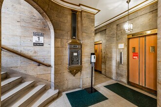 Wellington Apartments in Pittsburgh, PA - Foto de edificio - Lobby