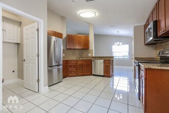 6015 Crickethollow Dr in Riverview, FL - Foto de edificio - Building Photo