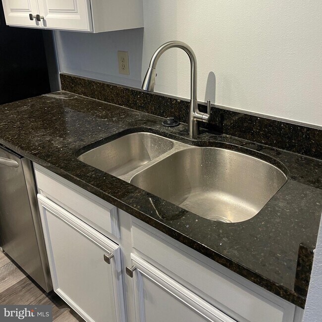 1536 Lincoln Way-Unit -302 in McLean, VA - Building Photo - Building Photo