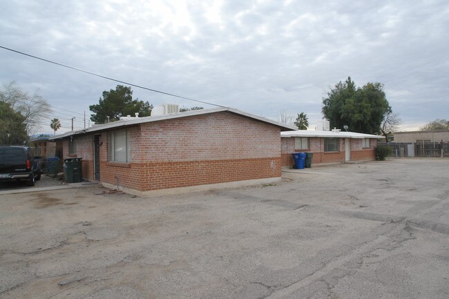 3502-3504 E Blacklidge Dr in Tucson, AZ - Building Photo - Building Photo