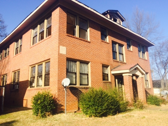 Manor House in Birmingham, AL - Building Photo