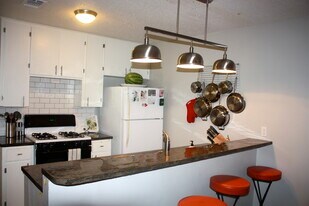 3408 Dolphin Dr in Austin, TX - Building Photo