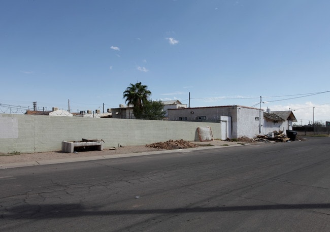 201 W Main Ave in Casa Grande, AZ - Foto de edificio - Building Photo