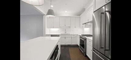 10 Southfield Ln in Sherborn, MA - Foto de edificio - Building Photo