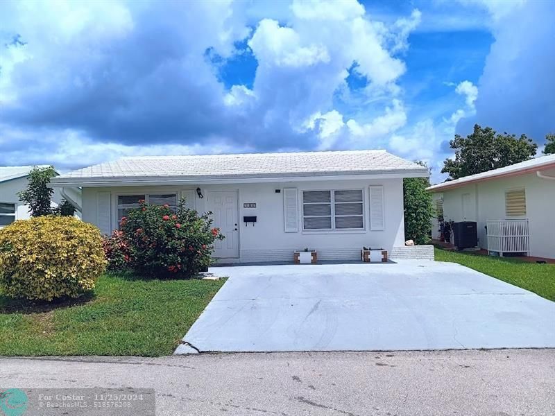 7105 NW 74th Pl in Tamarac, FL - Foto de edificio