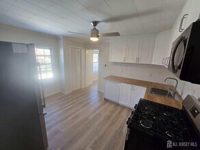 633 Linden Ave in Woodbridge Township, NJ - Building Photo - Building Photo