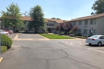 910 Canby Rd in Redding, CA - Building Photo - Building Photo