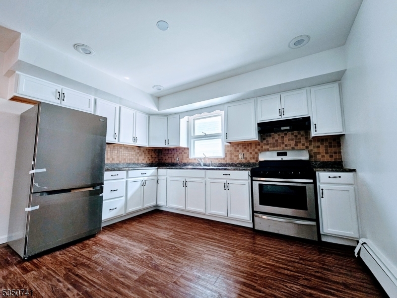 16 Dover St in Newark, NJ - Building Photo