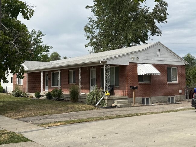 2145 S Nowell Cir, Unit Basement apt.