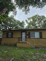 6912 NW 5th Pl in Miami, FL - Building Photo