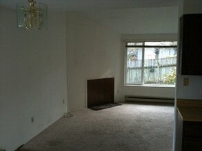 3926 Edgewood Dr in North Bend, OR - Building Photo - Building Photo