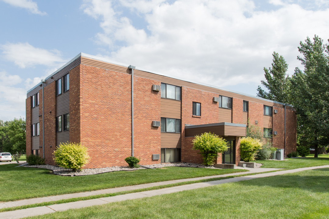 Landeco Lane Apartments in Grand Forks, ND - Building Photo