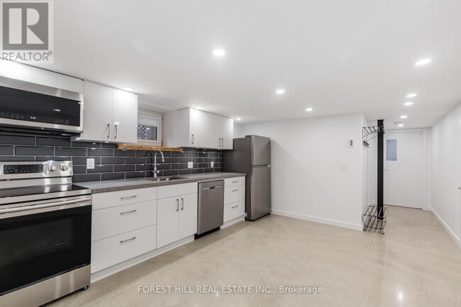 13 Barton Ave in Toronto, ON - Building Photo - Building Photo