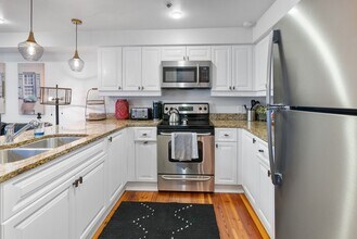 377 King St in Charleston, SC - Building Photo - Building Photo