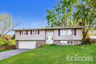 9241 34th Ave N in Minneapolis, MN - Building Photo