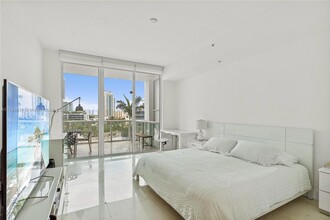 50 South Pointe Dr, Unit 805 in Miami Beach, FL - Foto de edificio - Building Photo