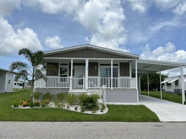 737 Pirates Rest Rd in North Fort Myers, FL - Building Photo - Building Photo