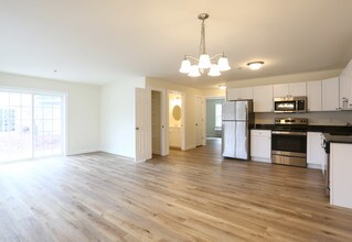 Luxury 2 bedroom apartments located in the heart of the Pocono Mountains in Swiftwater, PA - Building Photo - Interior Photo