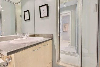 1070 Richards St in Vancouver, BC - Building Photo - Building Photo